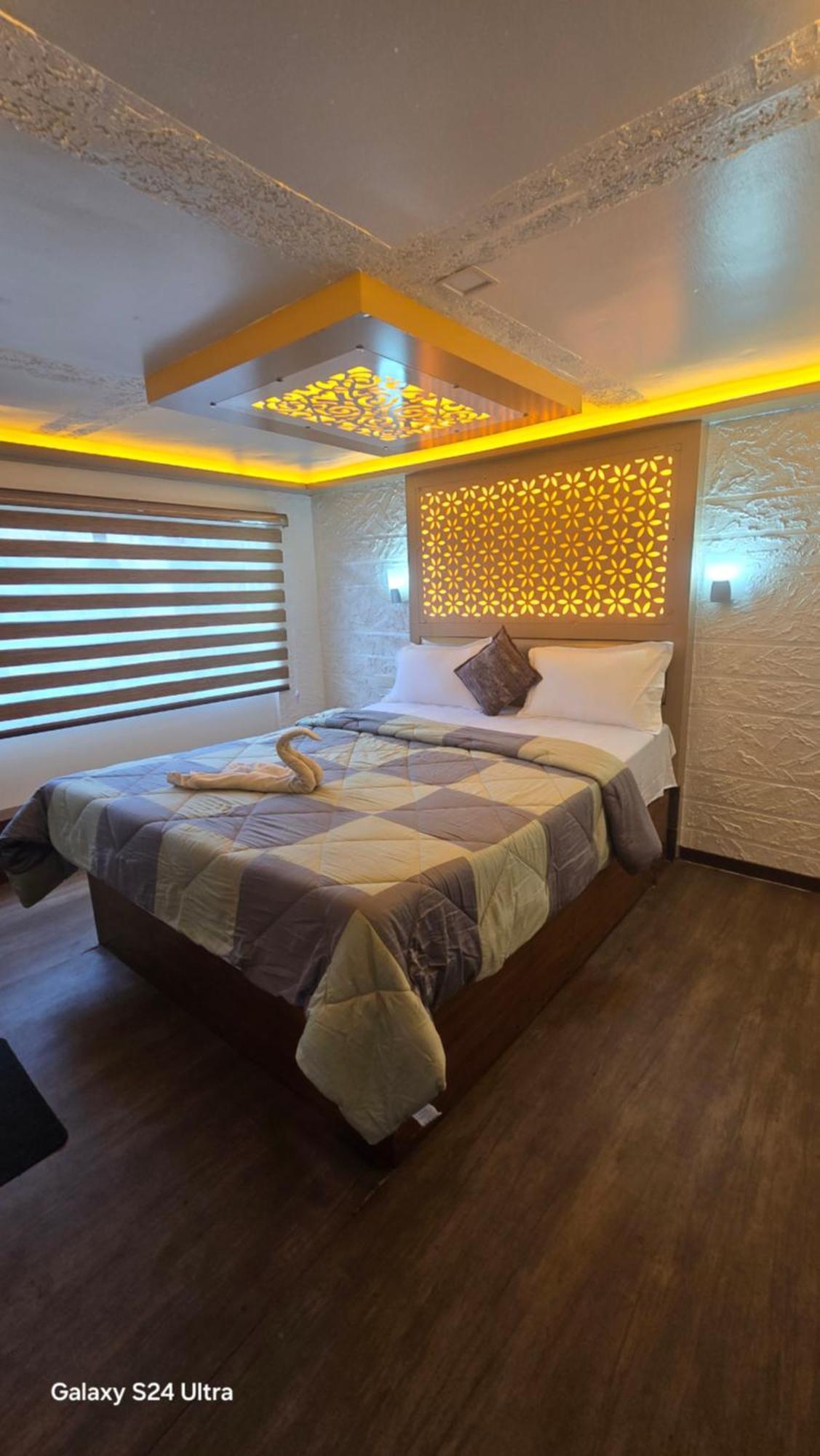 Beach Paradise Day Cruise Houseboat アーラップーザ県 エクステリア 写真